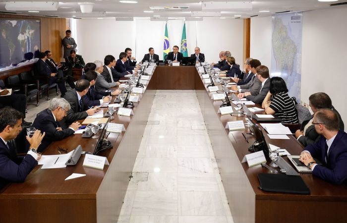 Resultado de imagem para ministros se reunirÃ£o no dia 4; Lorenzoni vai comandar encontro