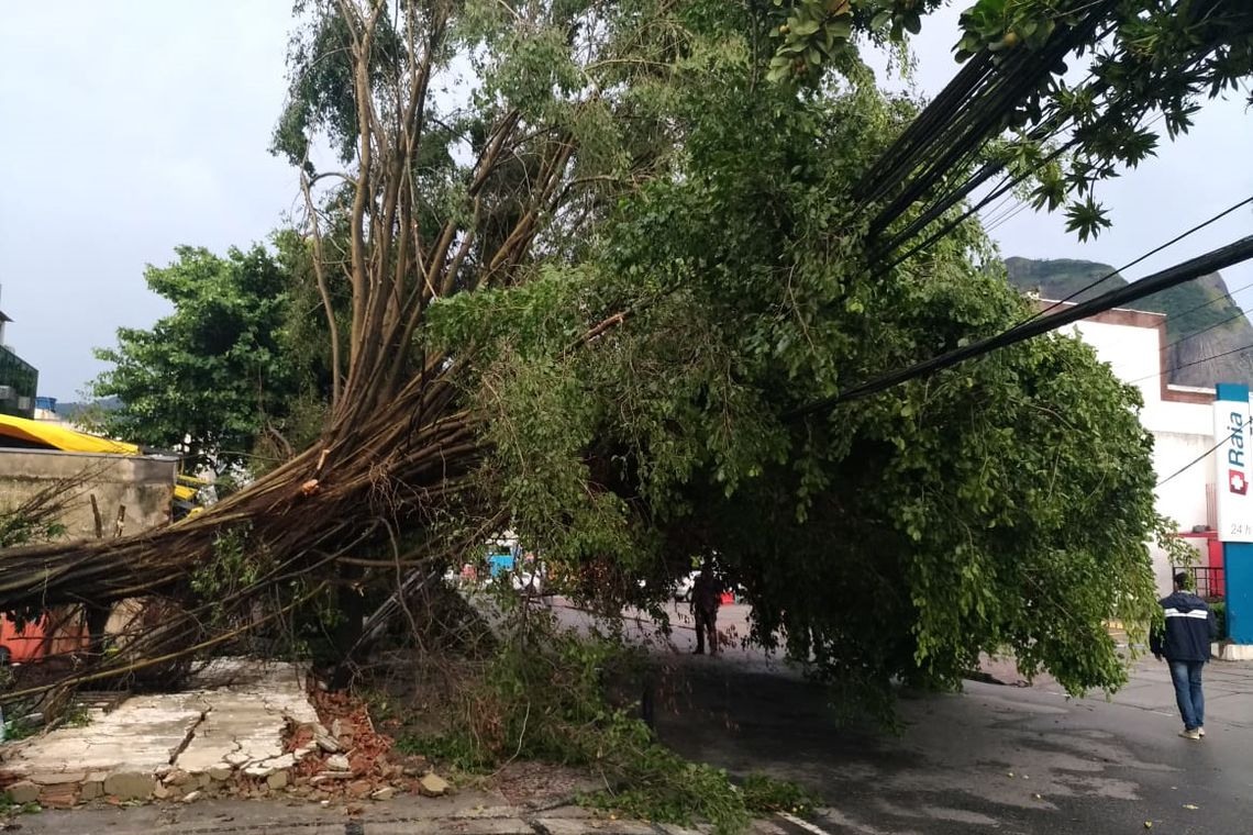 Resultado de imagem para Cidades da regiÃ£o serrana do Rio entram em estÃ¡gio de atenÃ§Ã£o