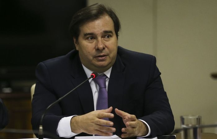 Resultado de imagem para Maia diz que dobrar Fundo Eleitoral para atÃ© R$ 3,7 bi 'nÃ£o Ã© exagero'