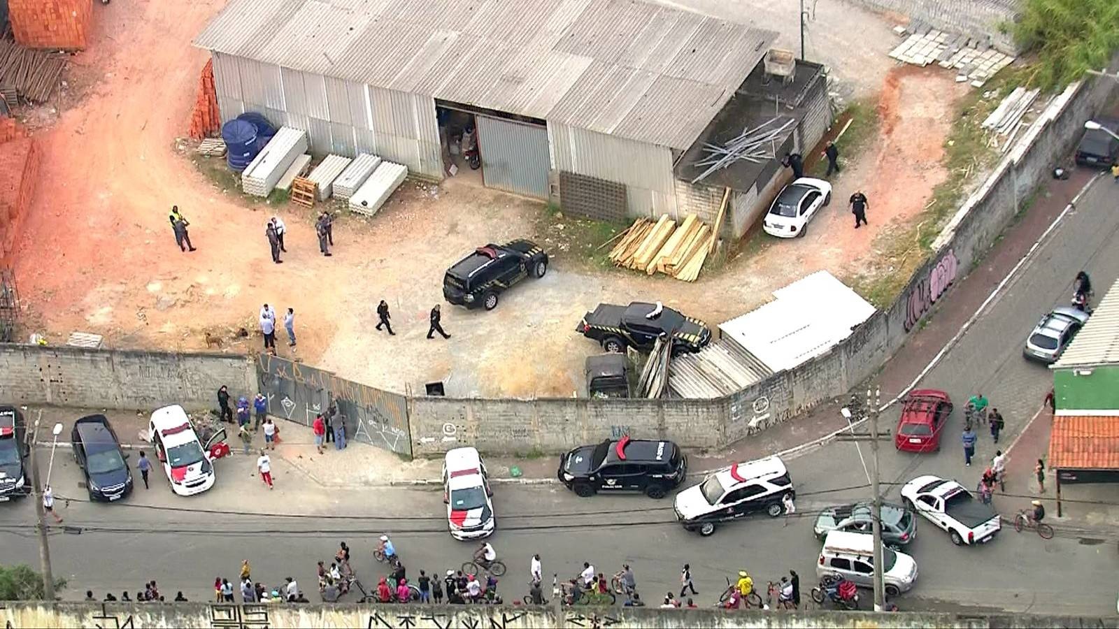 Resultado de imagem para PolÃ­cia localiza ambulÃ¢ncia que pode ter sido usada em roubo de ouro