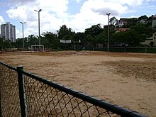 Resultado de imagem para partida de futebol no campo de areia