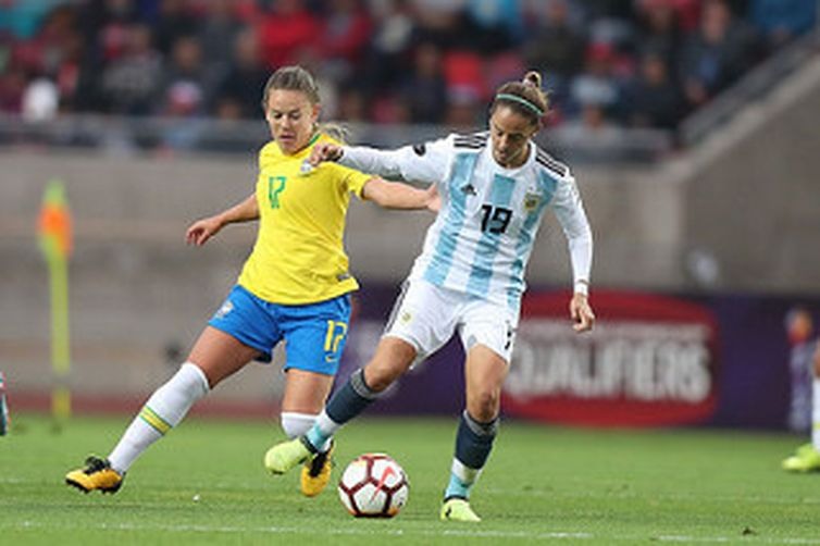 A seleÃ§Ã£o brasileira nÃ£o teve dificuldade para vencer por 3 x 0 o time da Argentina na sua segunda partida da fase final da Copa AmÃ©rica de futebol feminino