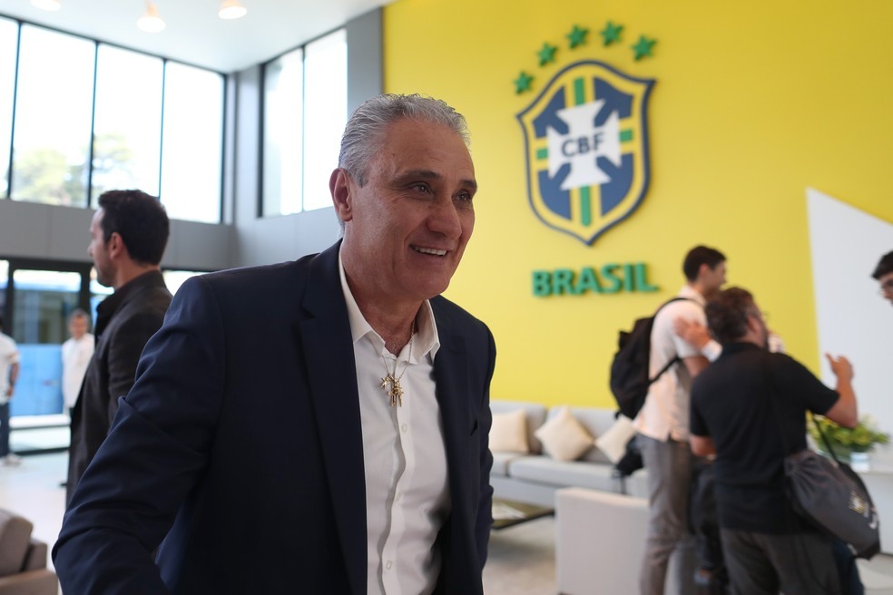 Tite chegou Ã  Granja no comingo junto com a comissÃ£o tÃ©cnica (Foto: Lucas Figueiredo / CBF)