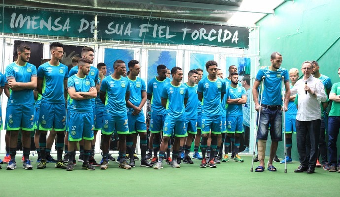 Neto reapresentação Chapecoense (Foto: Sirli Freitas/Chapecoense)