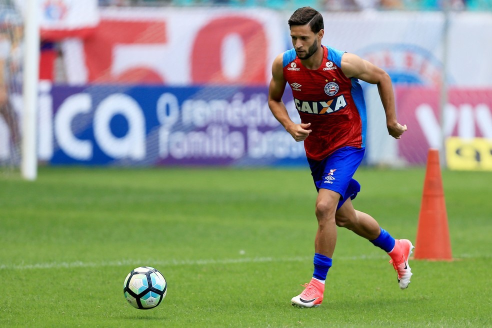 Suspenso na última rodada, Juninho Capixaba está relacionado para a partida contra o Fluminense (Foto: Felipe Oliveira / Divulgação / EC Bahia)