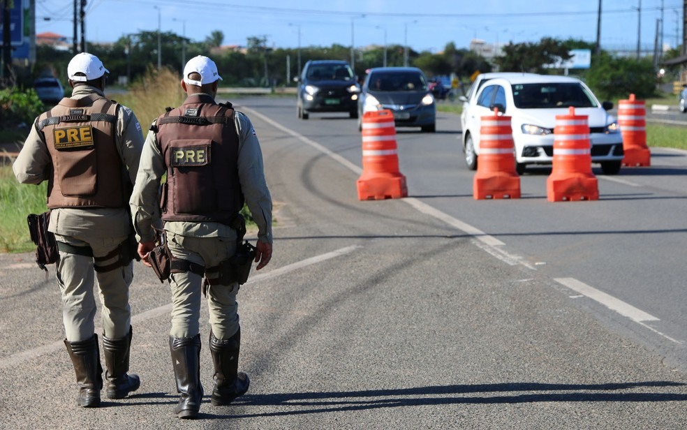 Mais de 200 mil veículos transitaram pela BA-099 durante operação da PRE (Foto: Alberto Maraux/ SSP-BA)