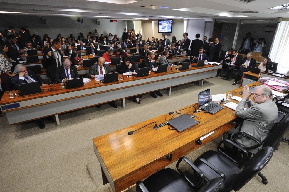 A ComissÃ£o de Assuntos EconÃ´micos do Senado, durante reuniÃ£o nesta terÃ§a-feira (3) (Foto: Edilson Rodrigues/AgÃªncia Senado)