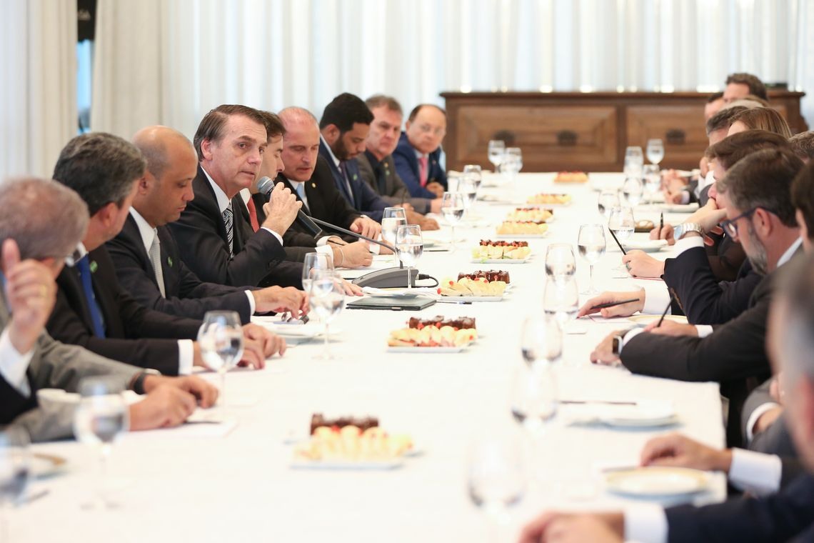 O presidente Jair Bolsonaro se reÃºne com lideranÃ§as partidÃ¡rias da CÃ¢mara dos Deputados, no PalÃ¡cio da Alvorada.