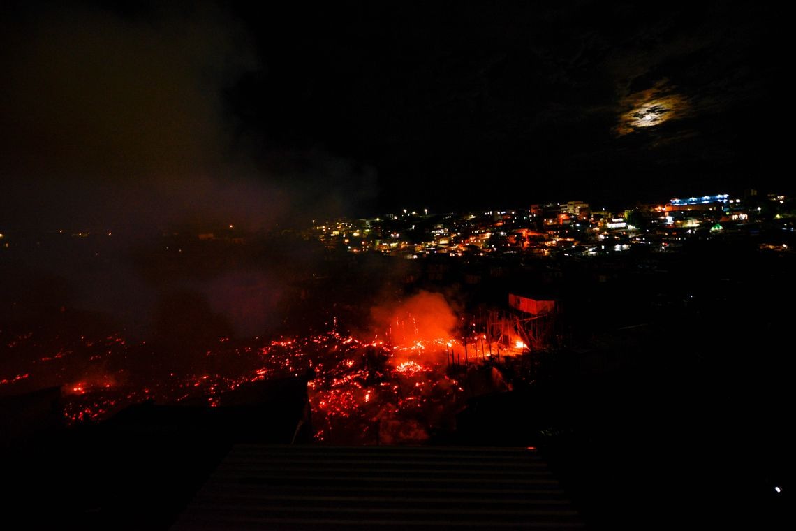 IncÃªndio de grandes proporÃ§Ãµes atinge 600 casas em Manaus