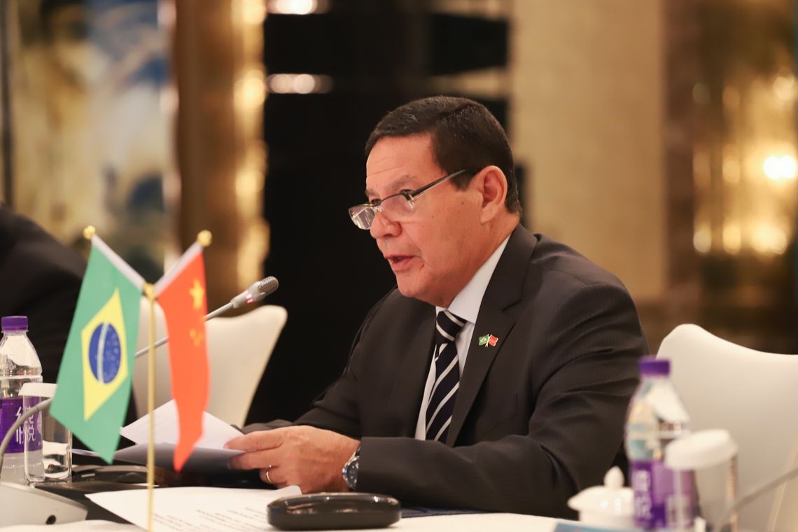 O vice-presidente da RepÃºblica, Hamilton MourÃ£o, durante sessÃ£o de encerramento do SimpÃ³sio por ocasiÃ£o do 15Âº aniversÃ¡rio do Conselho Empresarial Brasil-China (CEBC), em Pequim, China.