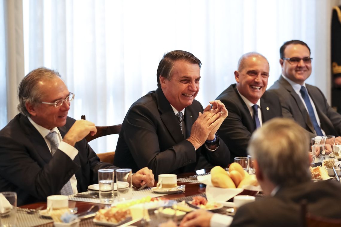 Presidente da RepÃºblica, Jair Bolsonaro, durante cafÃ© da manhÃ£ com Dias Toffoli, Presidente do STF; Davi Alcolumbre, Presidente do Senado; Rodrigo Maia, Presidente da CÃ¢mara dos Deputados e ministros.