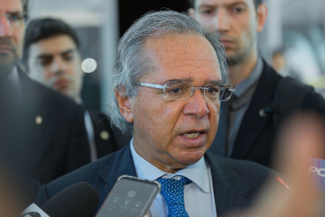 O ministro da Economia, Paulo Guedes, fala Ã  imprensa