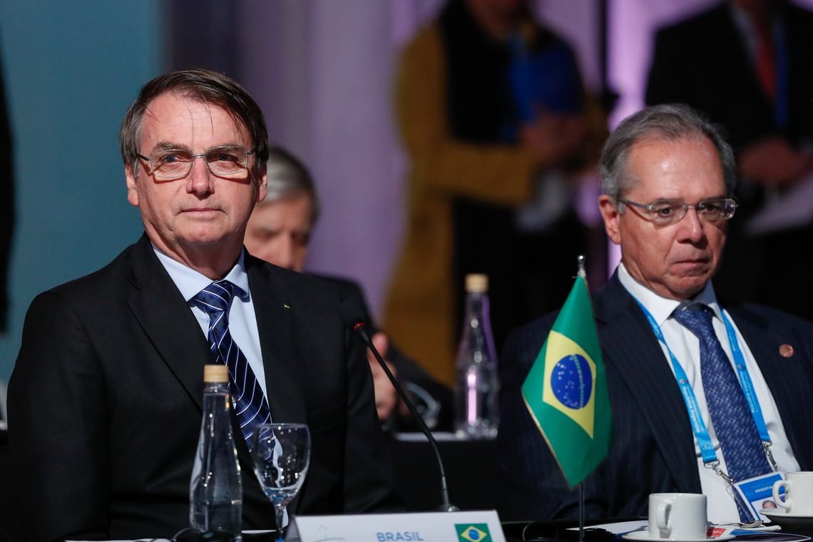 O presidente da RepÃºblica, Jair Bolsonaro, acompanhado do ministro da Economia, Paulo Guedes, discursa na 54Âª CÃºpula de Chefes de Estado do Mercosul, em Santa FÃ©, Argentina.