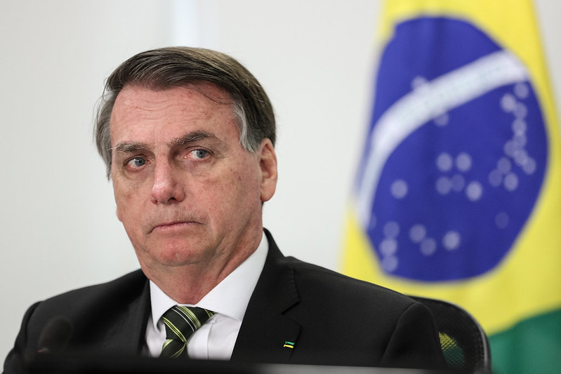 Le Monde: Jair Bolsonaro se afunda em negação e crise política ...