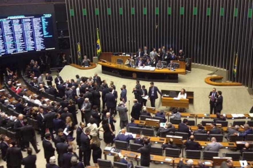 Resultado de imagem para SalÃ¡rio de parlamentares pode subir para R$ 38 mil