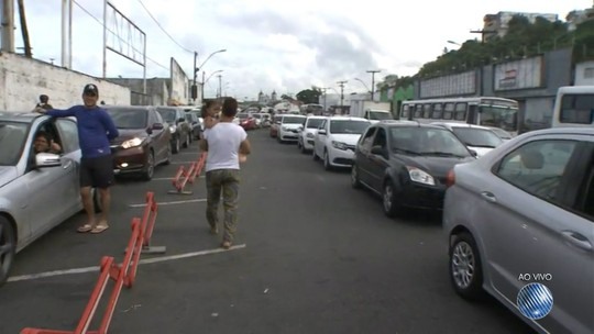 Resultado de imagem para Ferry tem filas de até 2h para veículos; pedestres embarcam de imediato