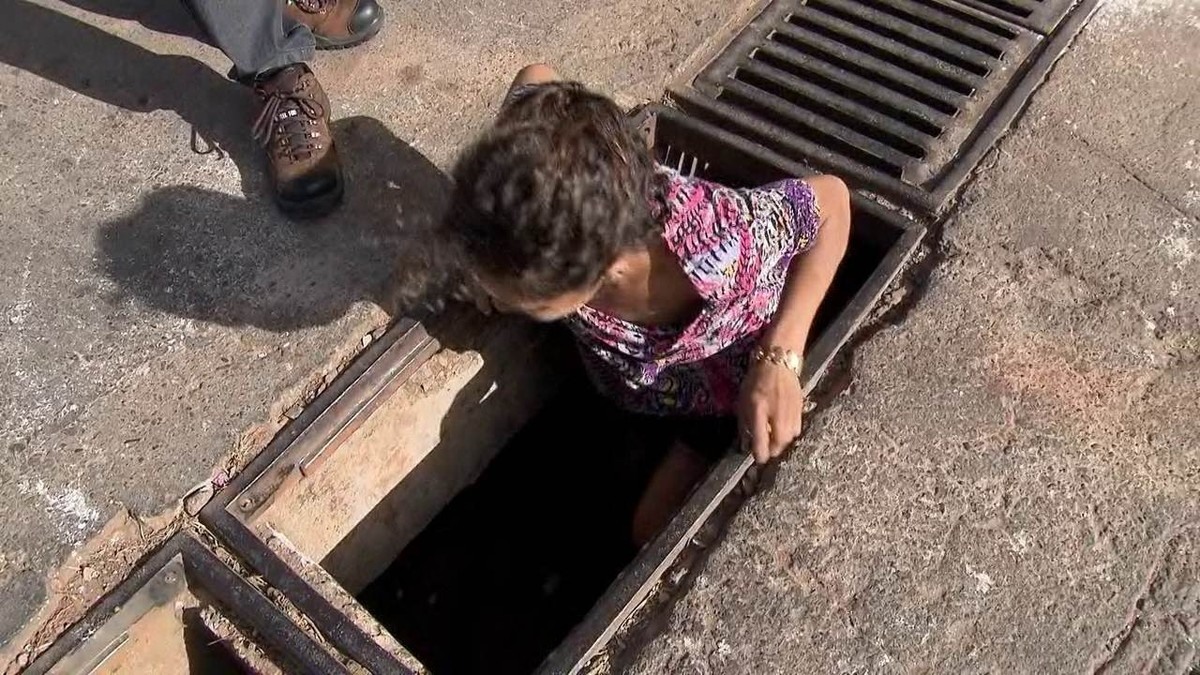 Resultado de imagem para Usuária de drogas, moradora de rua vive há 7 anos dentro de boca de lobo no DF