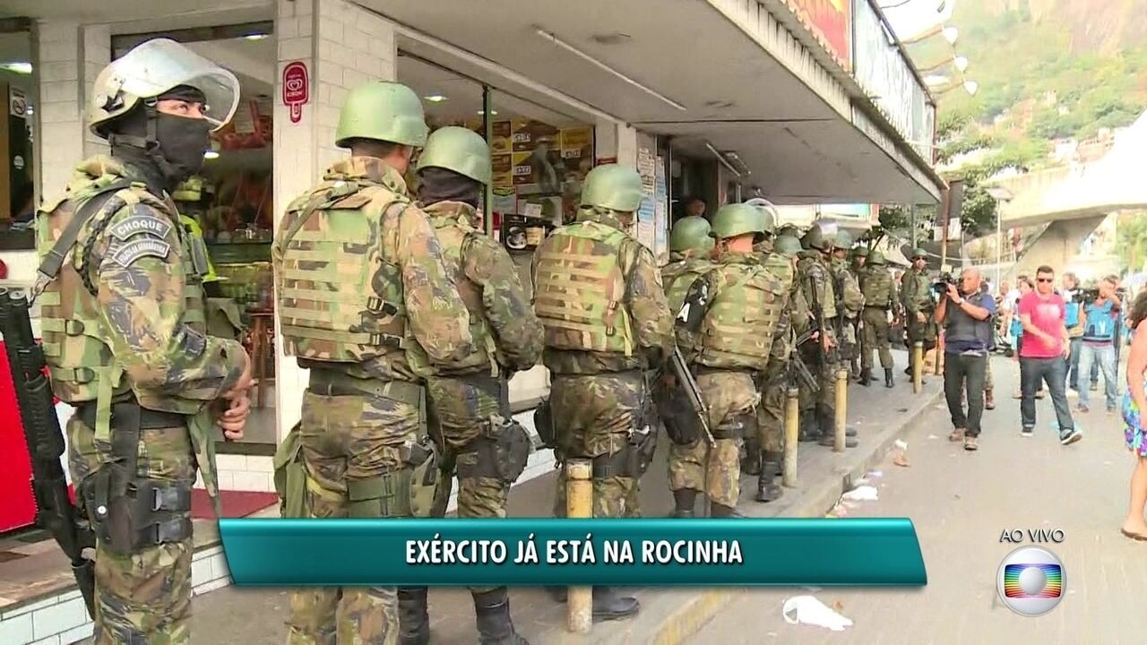 Resultado de imagem para fotos de tropas do exercito no rio de janeiro esse ano