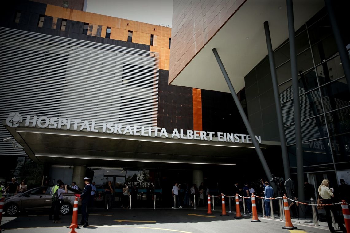 BRA50. SAO PAULO (BRASIL), 23/11/2018.- Vista exterior del hospital Albert Einstein en Sao Paulo (Brasil) donde el presidente electo de Brasil Jair Bolsonaro serÃ¡ sometido hoy, a diversos exÃ¡menes mÃ©dicos con miras a la operaciÃ³n prevista para