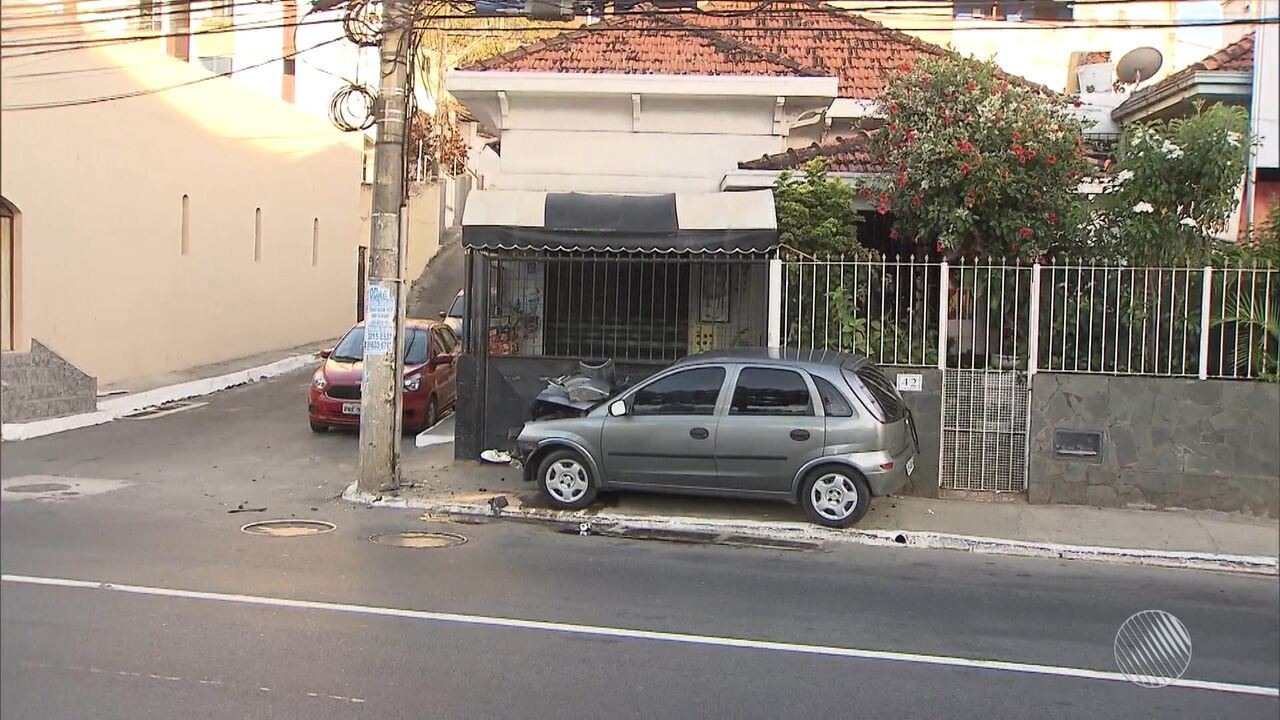 Acidente na rua Oswaldo Cruz, no bairro do Rio Vermelho