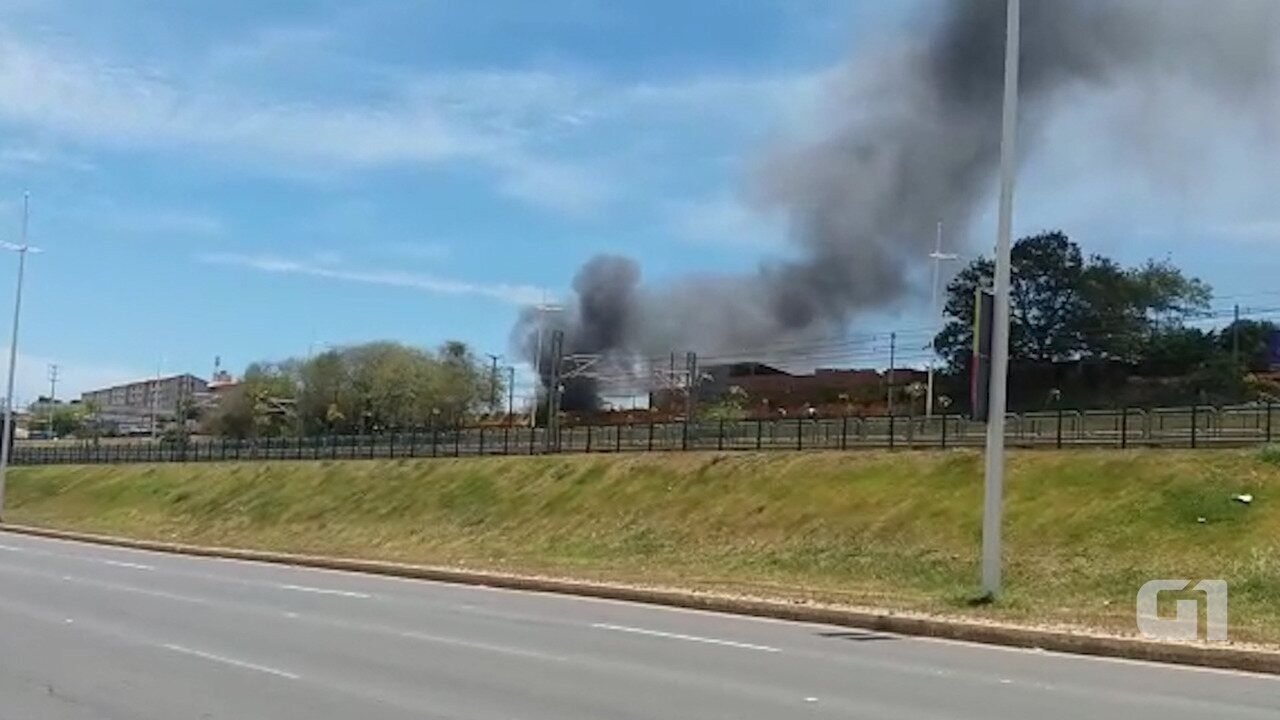 Resultado de imagem para Incêndio atinge dois ônibus e um carro no Bairro da Paz