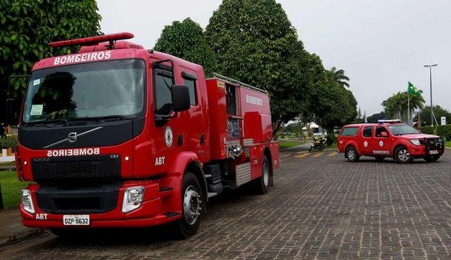 Resultado de imagem para fotos de viaturas do corpo de bombeiros de salvador