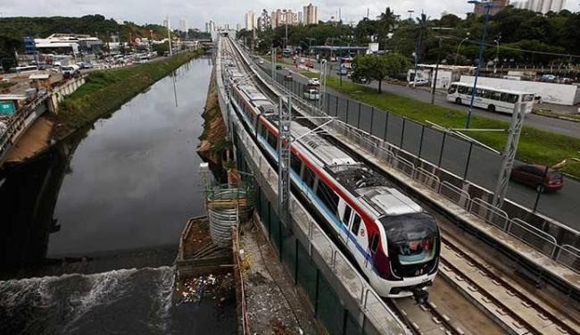 Resultado de imagem para fotos da estação do metrô da rodoviária em salvador