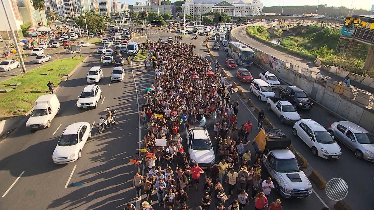 Resultado de imagem para fotos da manifestaÃ§Ã£o do servidores municipais de salvador ontem