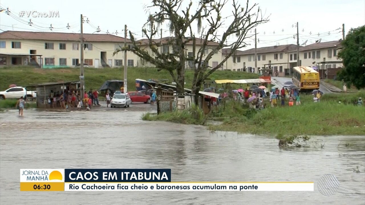 Resultado de imagem para Chuva deixa famÃ­lias desabrigadas no sul da BA; ponte do Rio Cachoeira Ã© interditada por conta de enchente