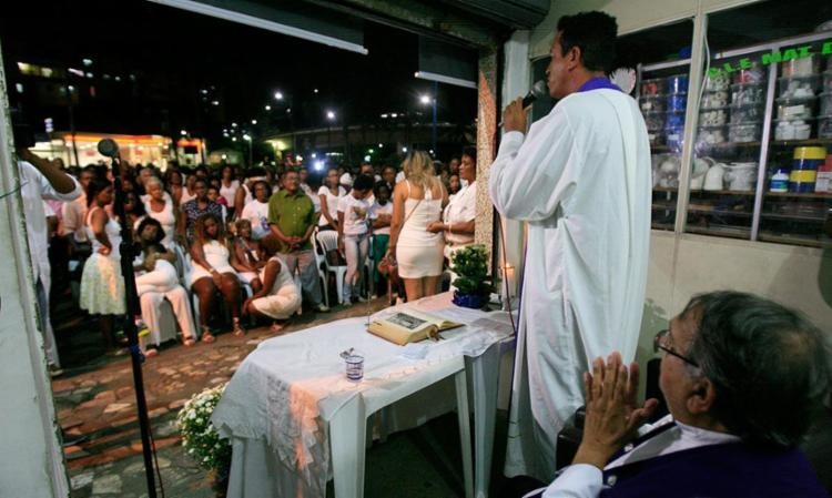 Missa foi celebrada no salão de Valdir, na Vasco da Gama - Foto: Mila Cordeiro | Ag. A TARDE