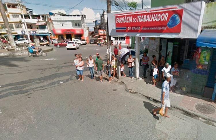 Vítima usava o telefone público quando foi morto - Foto: Reprodução | Google Maps