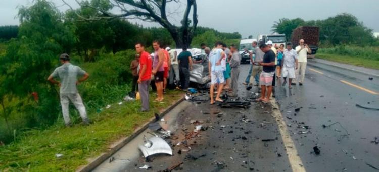 Colisão aconteceu nas proximidades do trevo de acesso à fabrica da Suzano, no município de Mucuri - Foto: Reprodução | Teixeira News