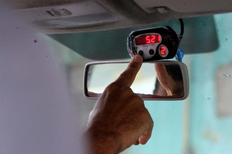 Este ano, taxistas optam por dar descontos ou usar a bandeira 1 - Foto: Mila Cordeiro | Ag. A TARDE