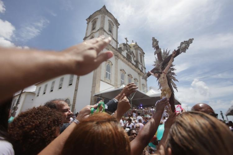 Fiéis compareceram para celebrar a última sexta-feira do ano - Foto: Raul Spinassé | Ag. A Tarde