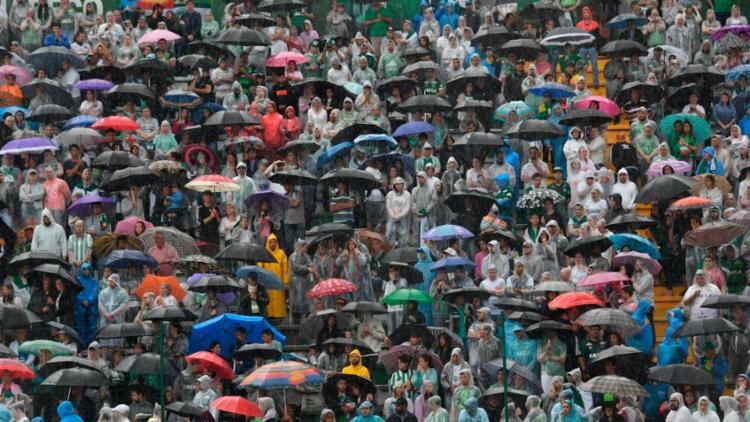 Lotada, Arena Condá recebe corpos para funeral coletivo em Chapecó - Foto: AFP