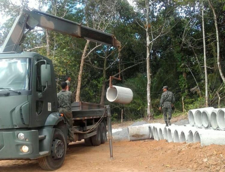 Moradores alegam que o Exército está retirando o material sem terminar obra - Foto: Rosemeire Silva | Via WhatsApp