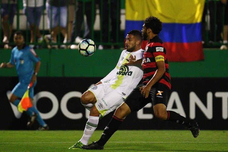 Leão perdeu invencibilidade de quatro meses jogando fora de Salvador - Foto: Márcio Cunha l Estadão Conteúdo