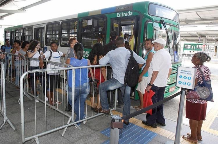 As mudanças envolvem 23 linhas e 12 comunidades da região Norte - Foto: Luciano da Matta l Ag. A TARDE 21.10.2017