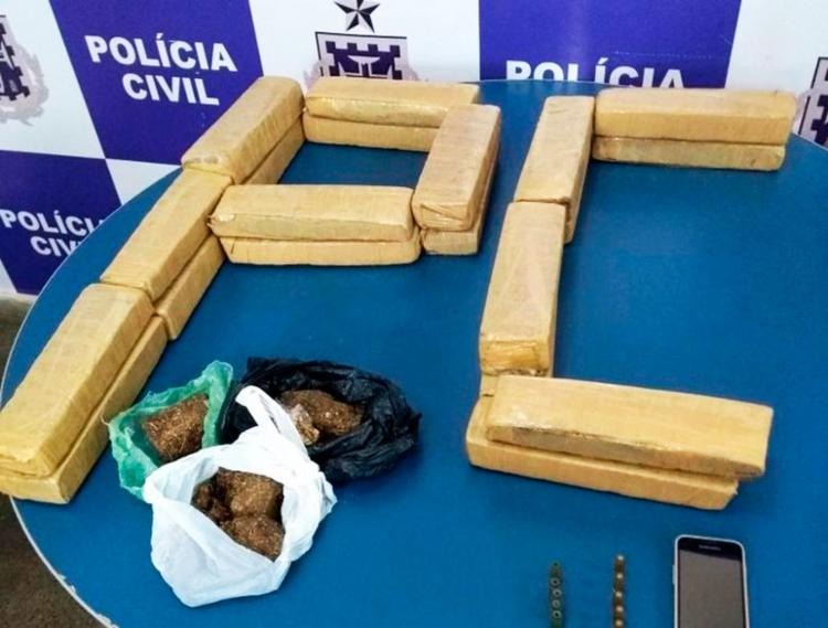 Durante operação, policiais encontraram 30 tabletes de maconha em presídio - Foto: Polícia Civil | Divulgação