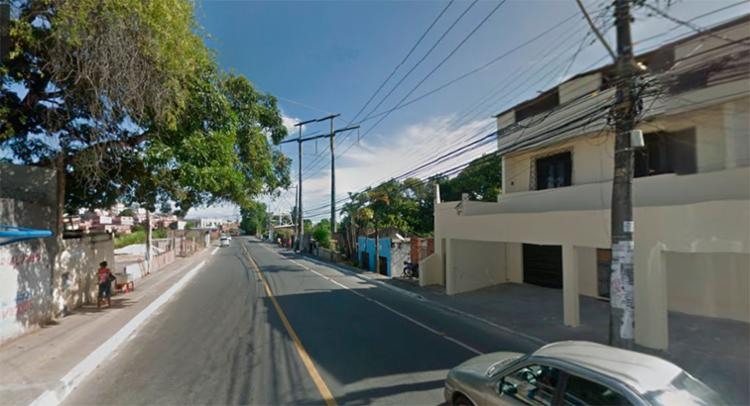 O corpo foi encontrado na rua Tomaz Gonzaga, em Pernambués - Foto: Reprodução | Google Maps