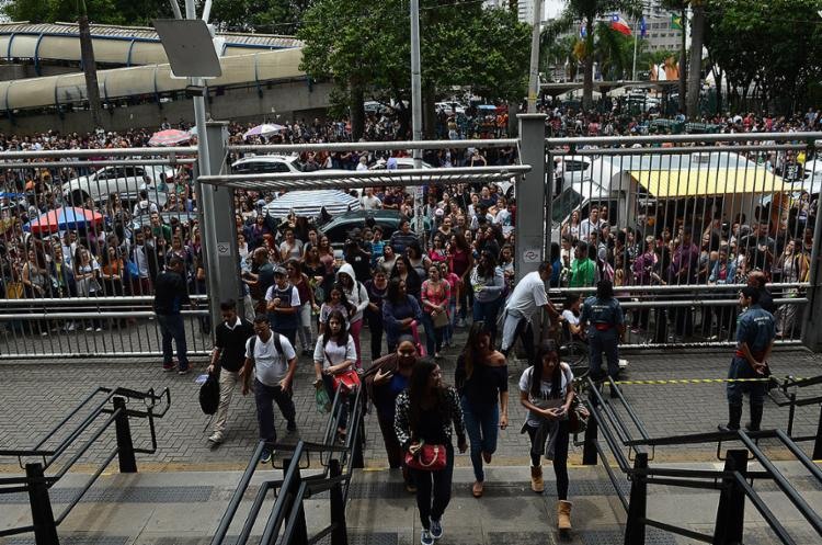 Neste domingo, 5, estudantes inscritos no exame vão realizar as provas de linguagens, ciências humanas e redação - Foto: Rovena Rosa l Agência Brasil l 6.11.2016