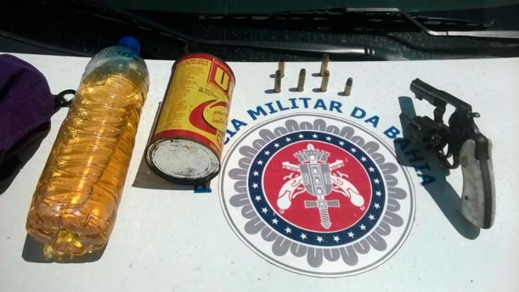 Objetos que foram apreendidos com o trio na manhã desta segunda - Foto: Divulgação | Polícia Militar