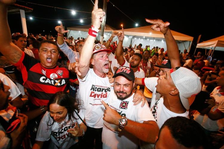 Novo mandatário rubro-negro, Ricardo David comemorou muito a expressiva votação que lhe garantiu a vitória já no 1º turno - Foto: Raul Spinassé | Ag. A TARDE