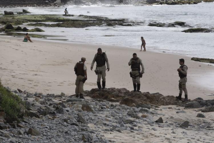 Corpo está na faixa de areia entre o Clube Espanhol e o Cristo da Barra - Foto: Luciano da Matta | Ag. A TARDE