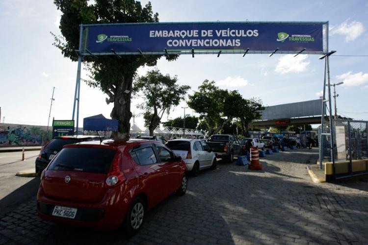 Espera-se que cerca de 393 mil pessoas e 64 mil veículos utilizem os ferries nesse fim de ano - Foto: Mila Cordeiro | Ag. A TARDE | 28.04.2017