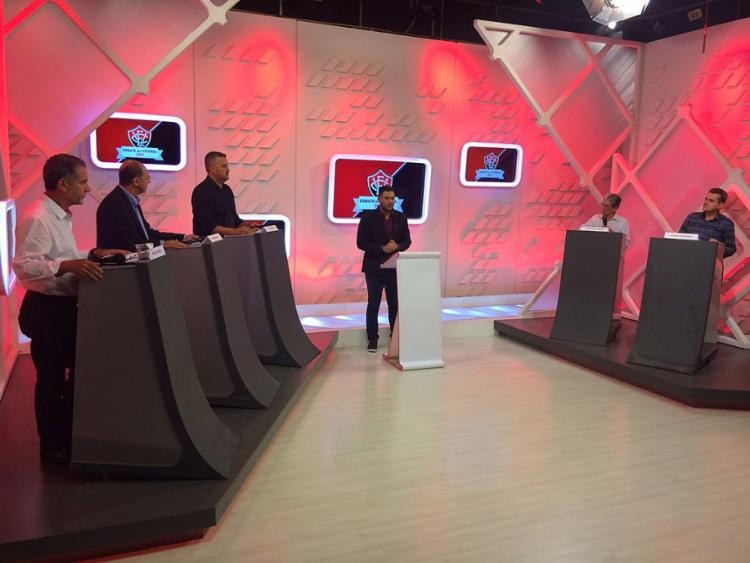 Ricardo David, Manoel Matos, Tiago Ruas, Gilson Presídio e Raimundo Viana participaram nesta quinta-feira, 7, do debate na TV Aratu - Foto: Divulgação l Aratu Online