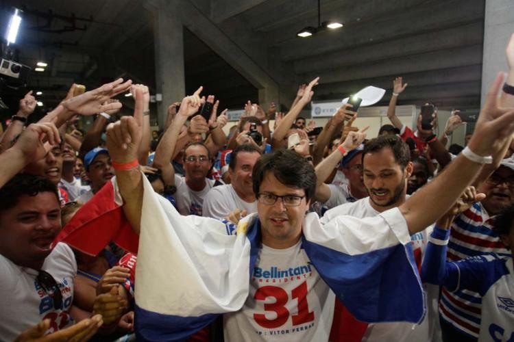 Bellintani e o vice-presidente, o advogado Vitor Ferraz, festejam conquista - Foto: Mila Cordeiro | Ag. A TARDE