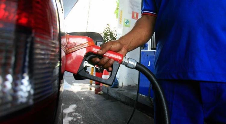 Os preços mínimo e máximo da gasolina na bomba foram, respectivamente, de R$ 3,530 e R$ 4,749 - Foto: Joá Souza | Ag. A TARDE