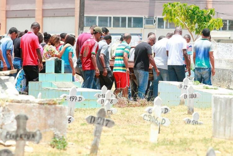 Enterro aconteceu no Cemitério Municipal de Brotas - Foto: Edilson Lima | Ag. A TARDE