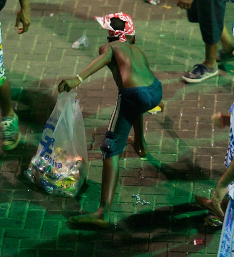 Trabalho precoce atinge 5,5% das crianças e adolescentes baianos (240 mil pessoas) de 5 a 17 anos, diz estudo - Foto: Joá Souza l Ag. A TARDE l 16.2.2015